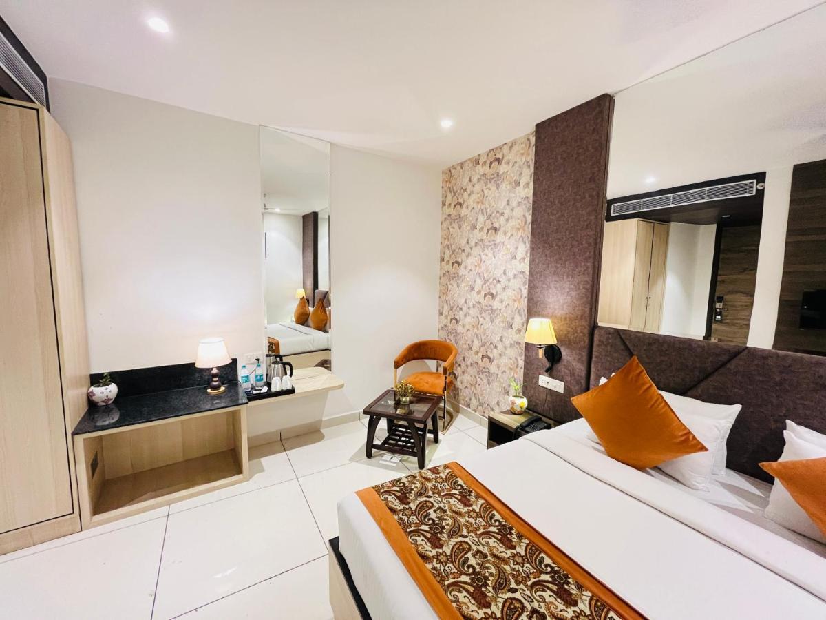 Hotel The Savode - Just 2 Mins From Golden Temple Амритсар Екстериор снимка