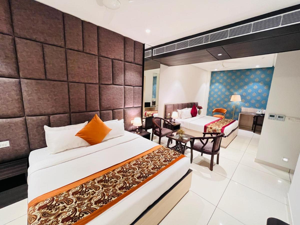 Hotel The Savode - Just 2 Mins From Golden Temple Амритсар Екстериор снимка