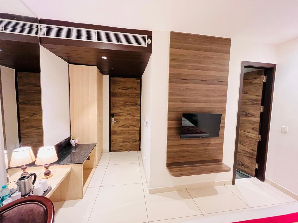 Hotel The Savode - Just 2 Mins From Golden Temple Амритсар Екстериор снимка