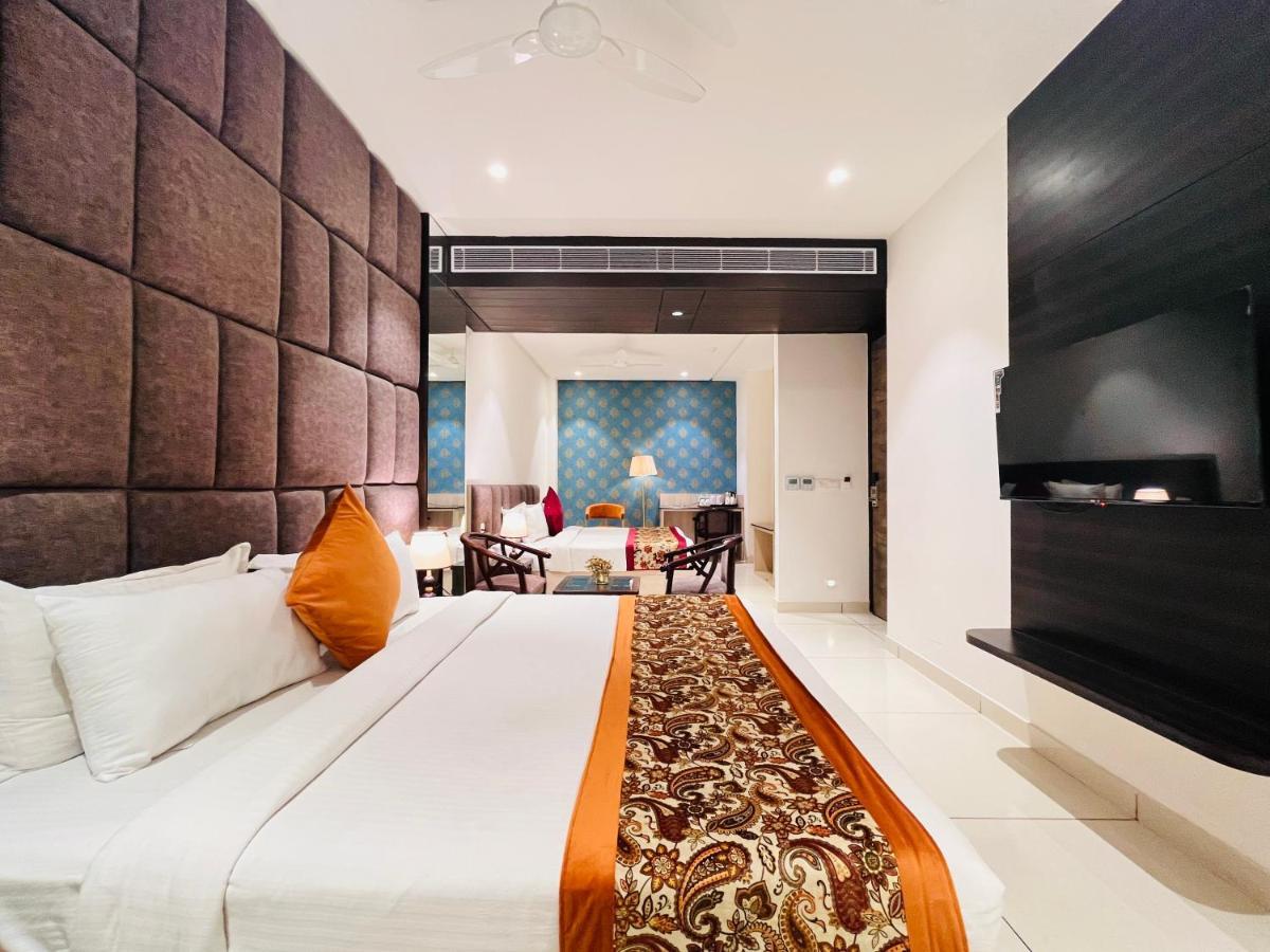 Hotel The Savode - Just 2 Mins From Golden Temple Амритсар Екстериор снимка